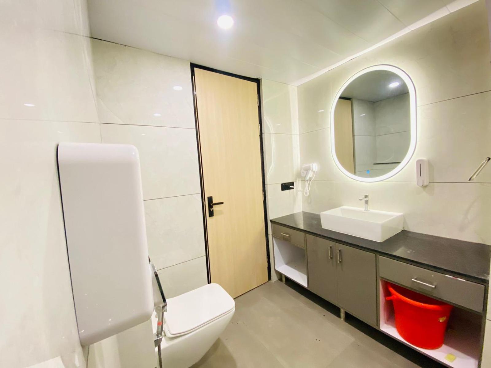 Hotel Holiday Grand เกรทเตอร์นอยดา ภายนอก รูปภาพ