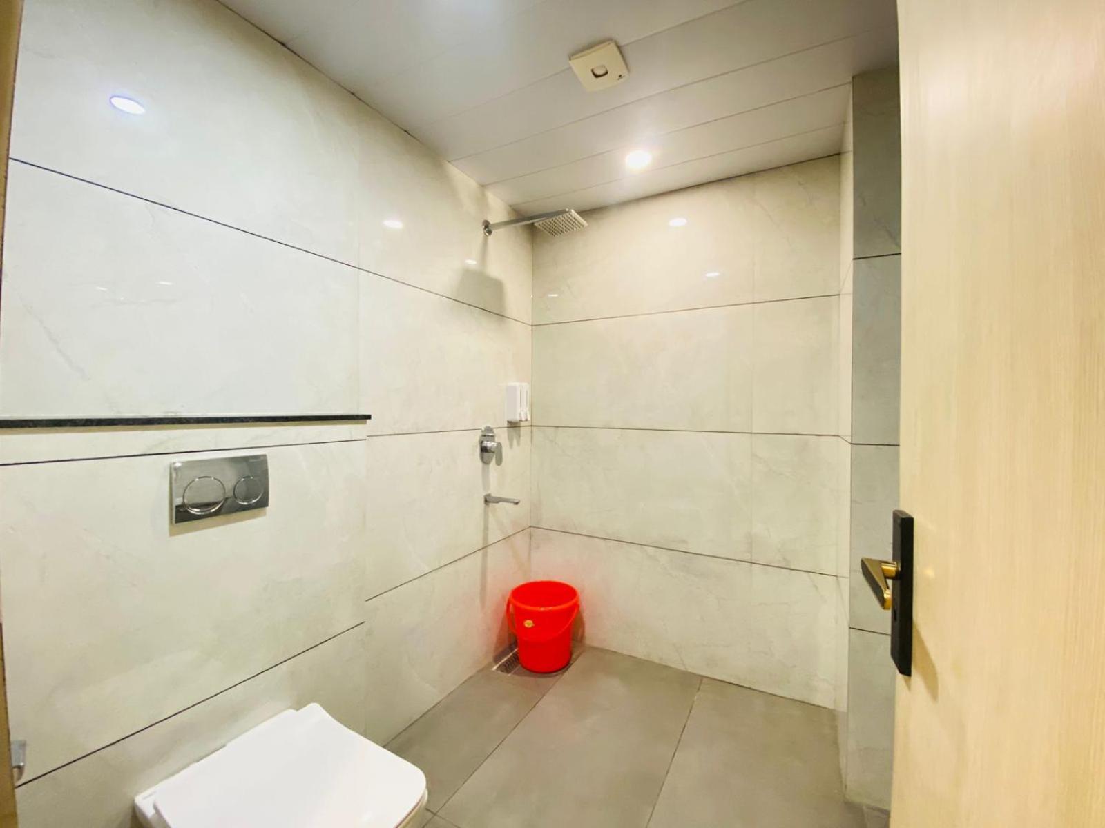 Hotel Holiday Grand เกรทเตอร์นอยดา ภายนอก รูปภาพ